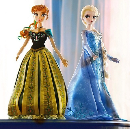 anna-and-elsa-disney-store-limited-edition-dolls-frozen-35980528-500-495.jpg